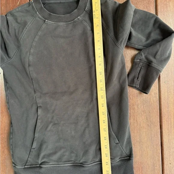 LULULEMON Sweatshirt Womens Size 4 Faded Black Scuba Crew Neck Kangaroo Terry - Picture 3 of 10